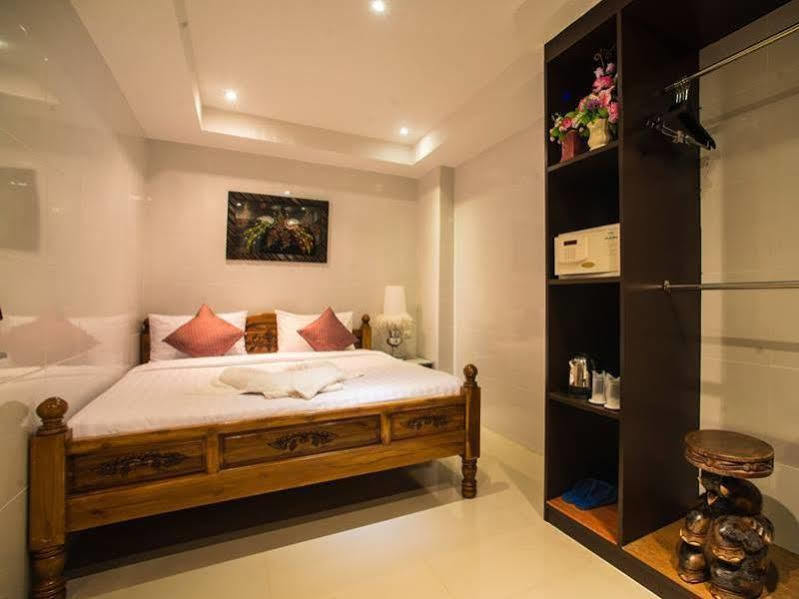Oyo 861 Dynasty Hotel 2*