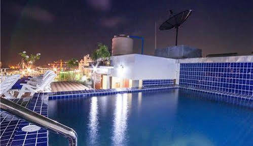 Oyo 861 Dynasty Hotel 2*