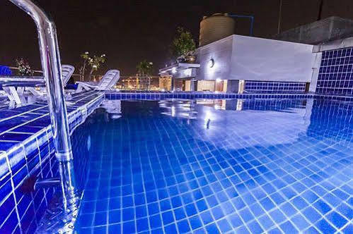 Oyo 861 Dynasty Hotel 2*