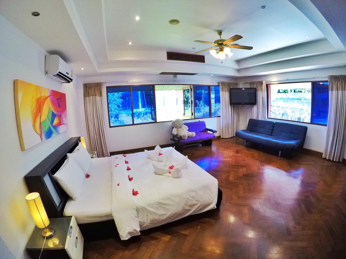 Happy Holidays Luxury Pool Villa Patong
