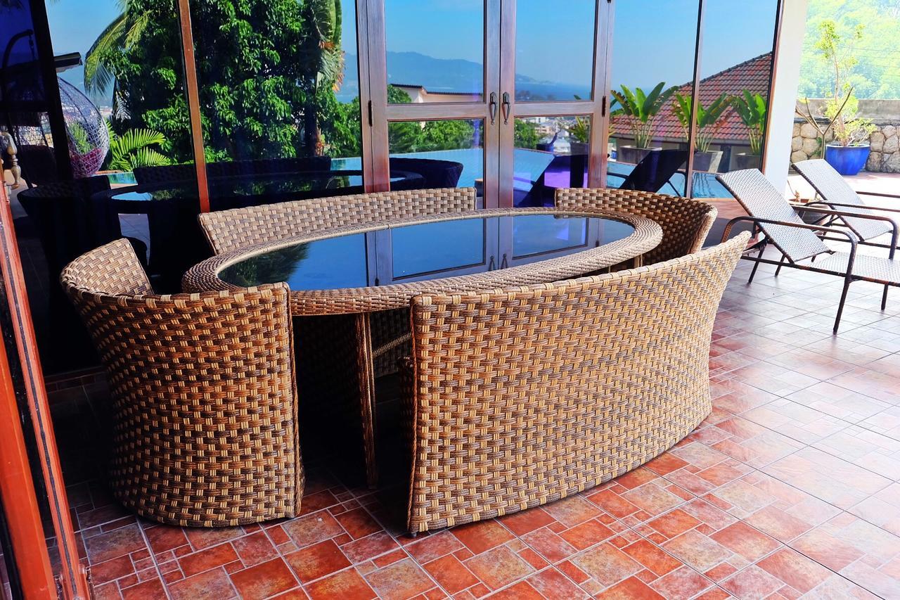 Happy Holidays Luxury Pool Villa *