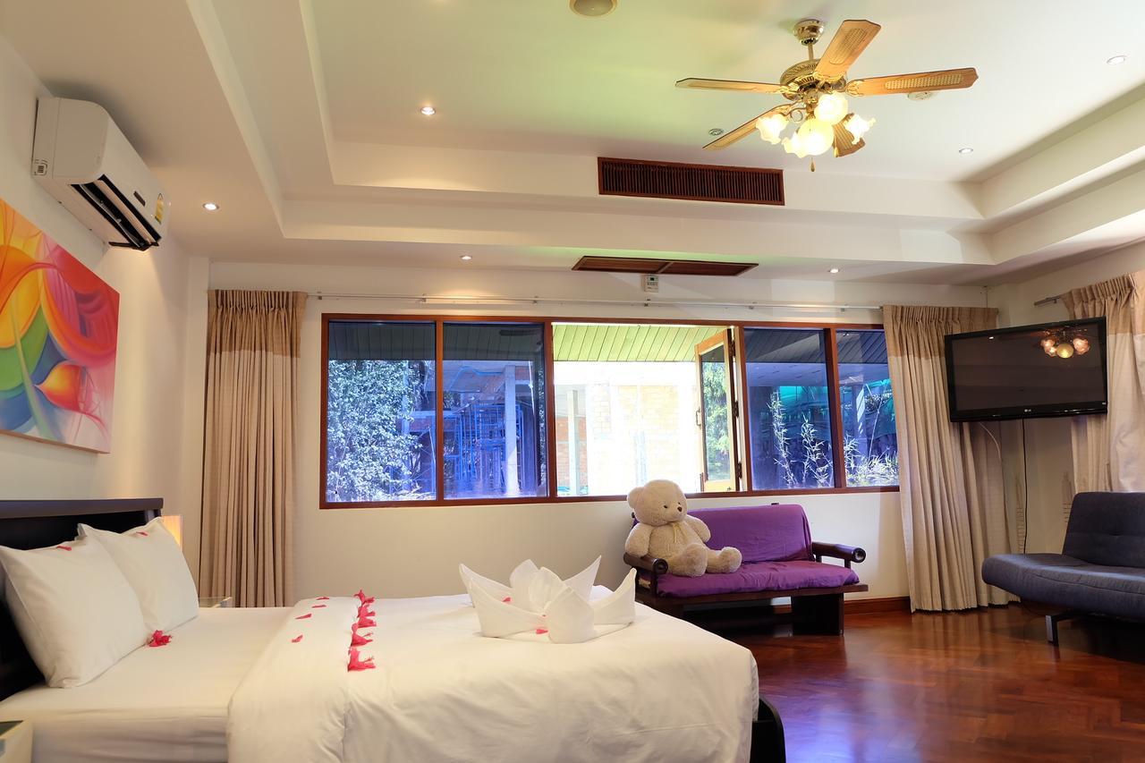Happy Holidays Luxury Pool Villa