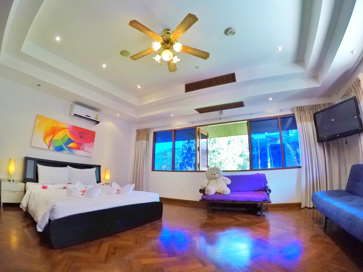 Villa Happy Holidays Luxury Pool