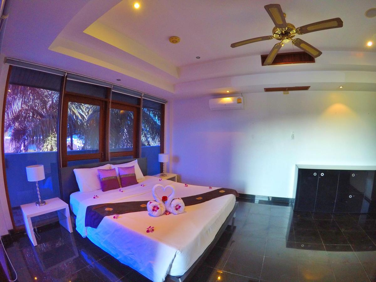 Villa Happy Holidays Luxury Pool