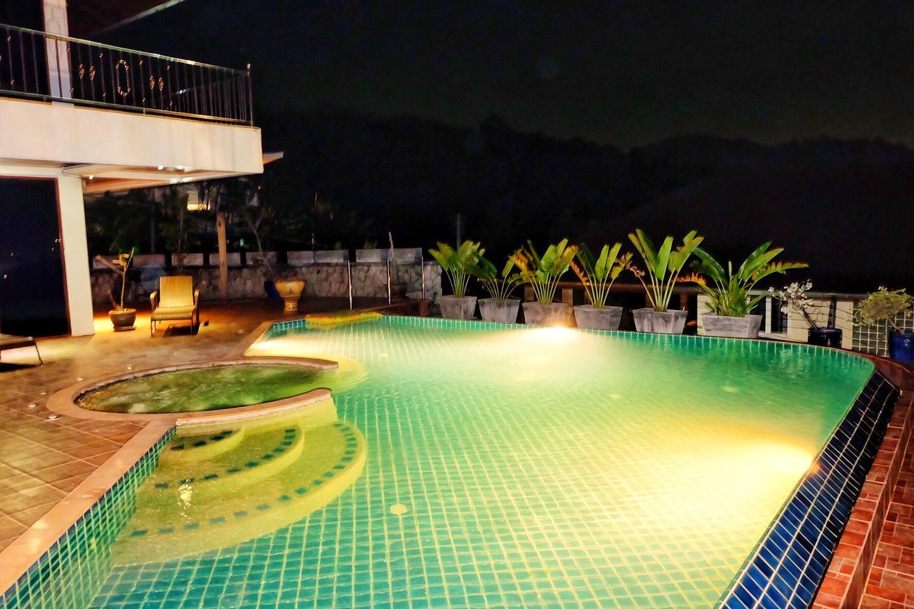 Happy Holidays Luxury Pool *