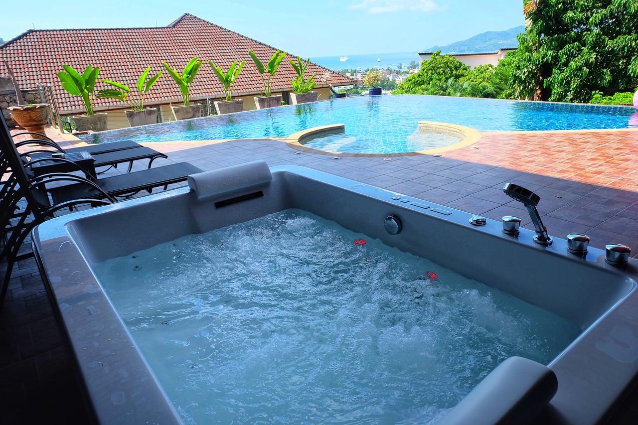 Happy Holidays Luxury Pool