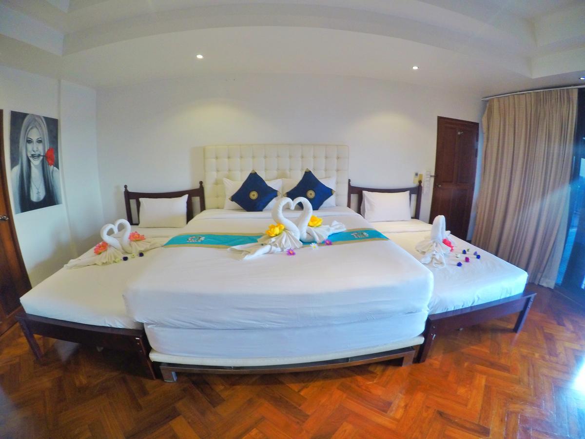 Happy Holidays Luxury Pool Villa