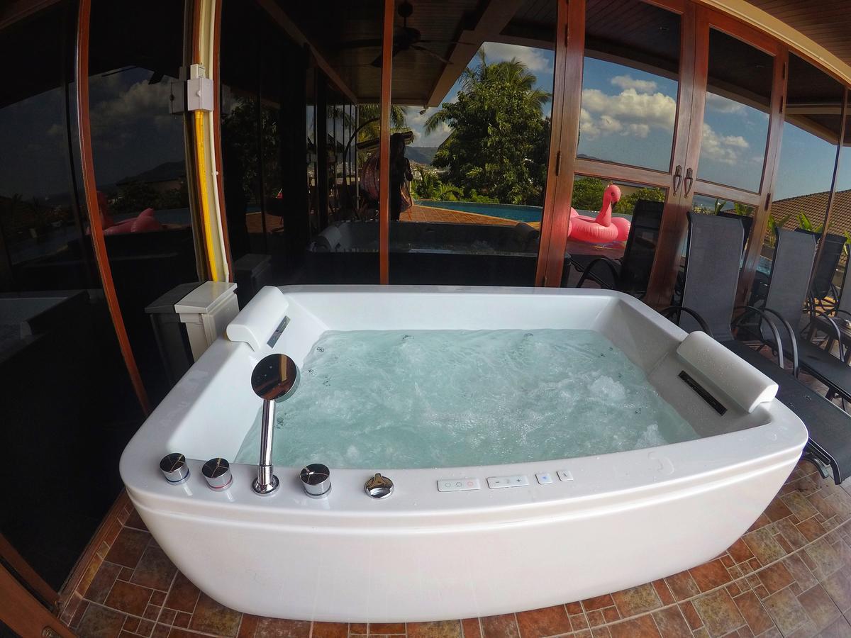 Happy Holidays Luxury Pool Villa