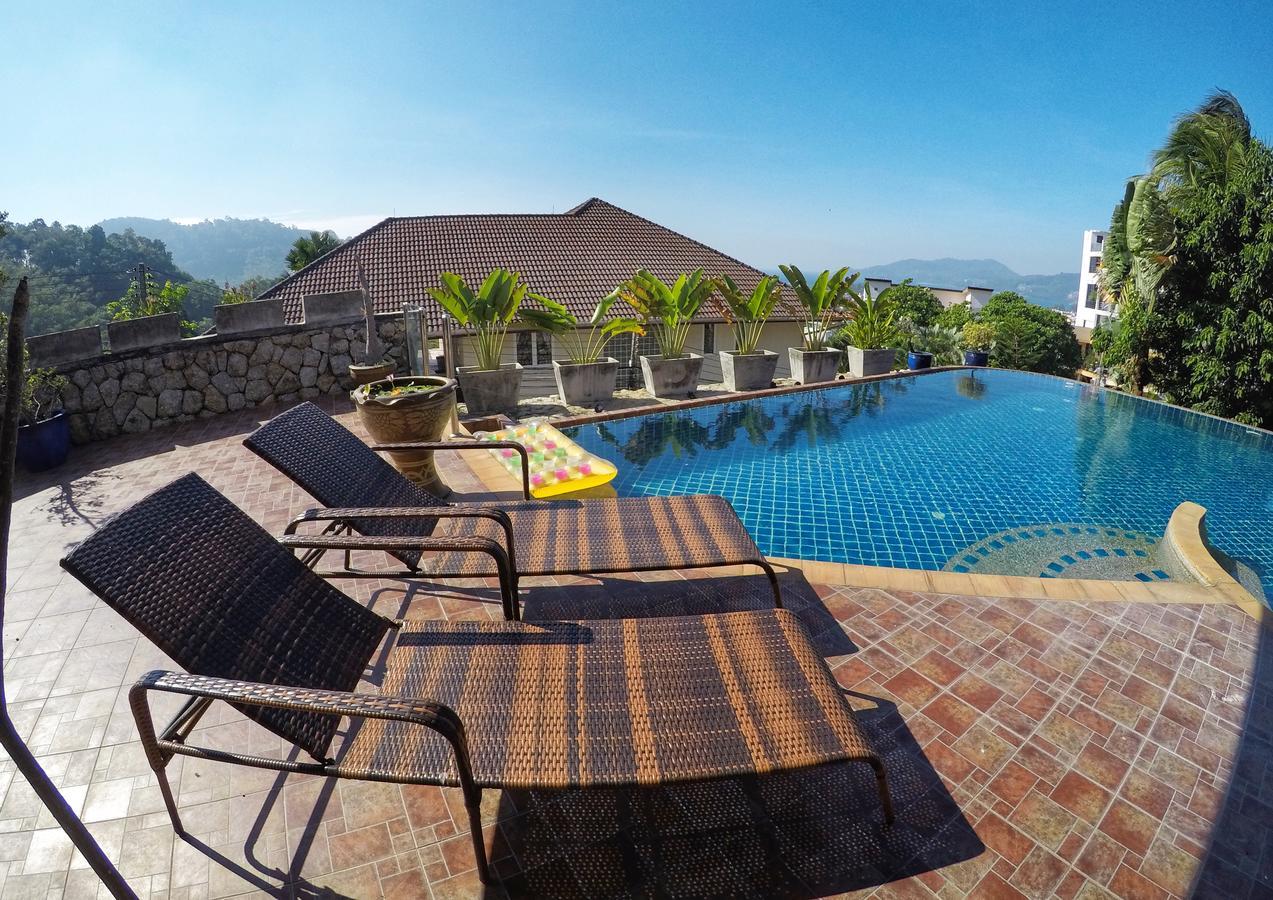 Happy Holidays Luxury Pool