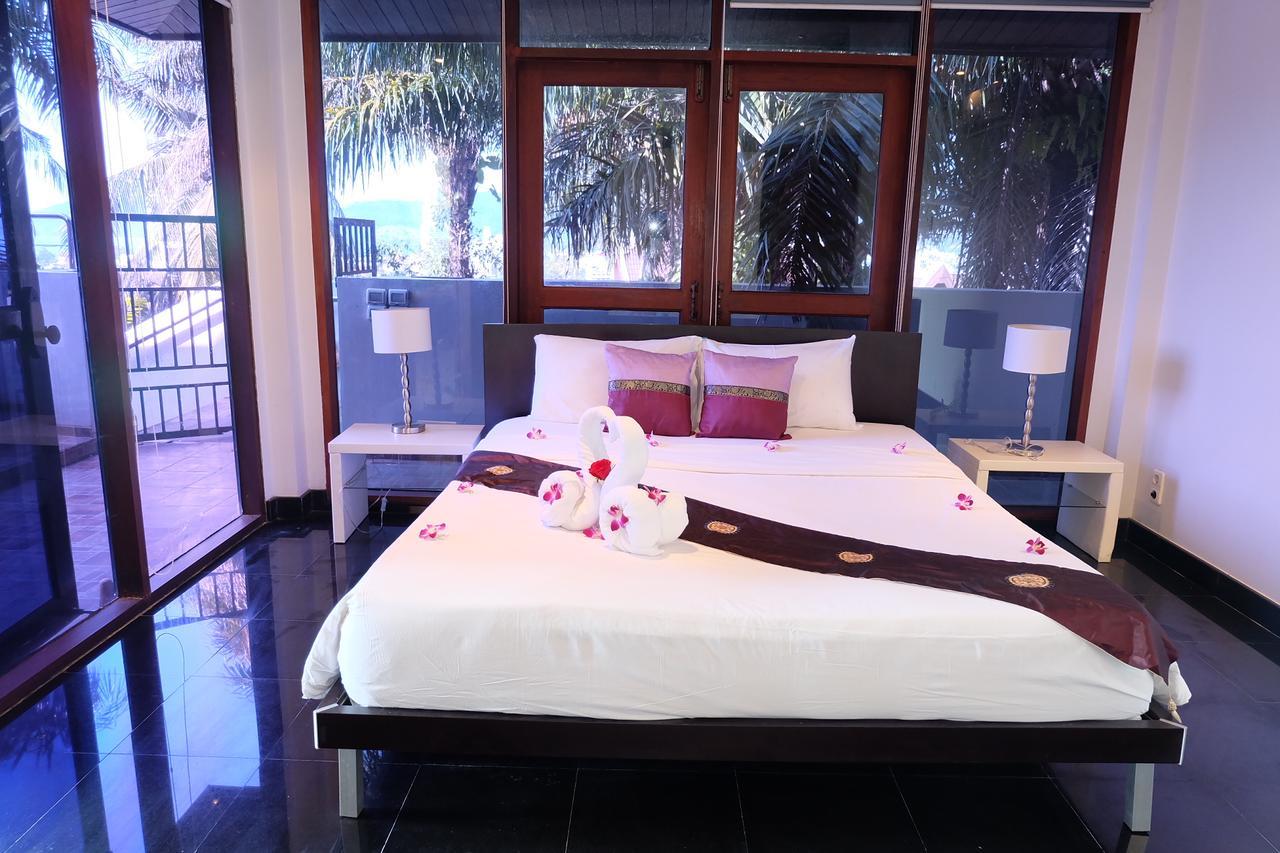 Happy Holidays Luxury Pool Villa