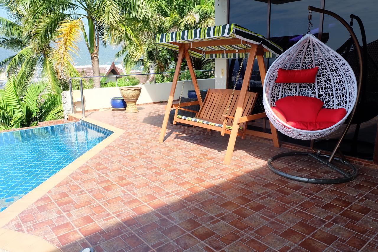 Happy Holidays Luxury Pool