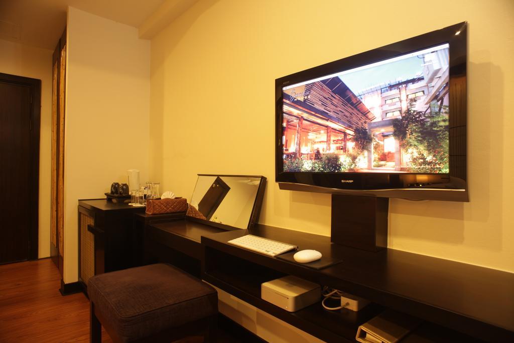 Bamboo House Phuket Hotel 3*