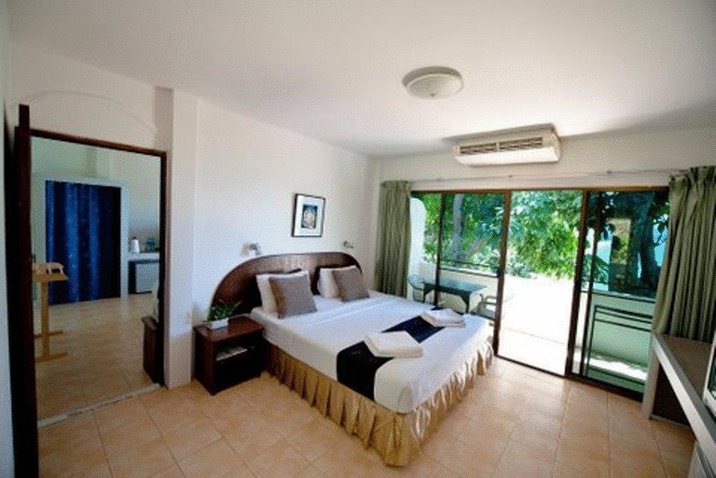 Cliff Contemporary Boutique Bungalows Hotel