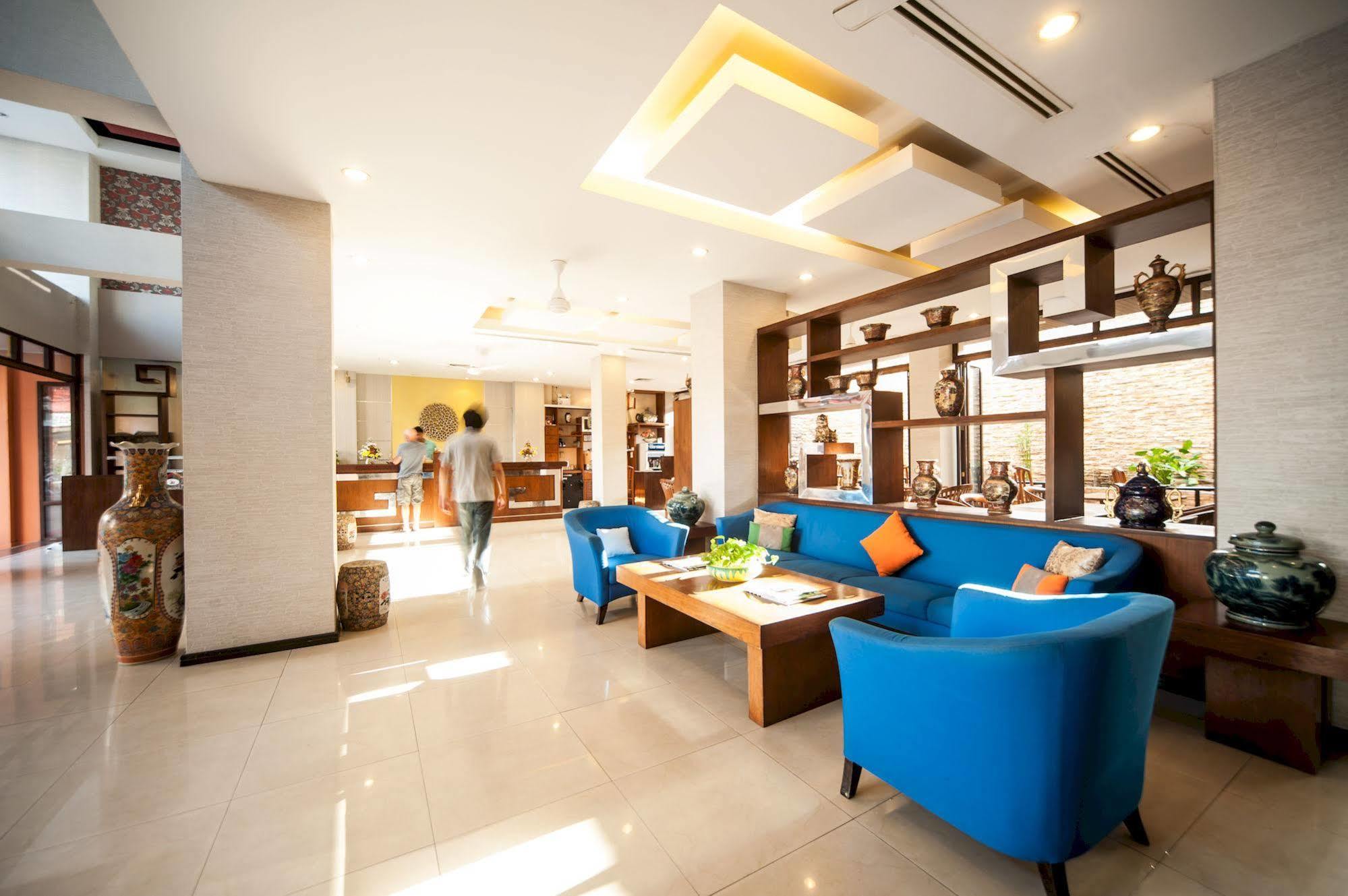 Crystal Hotel 2*