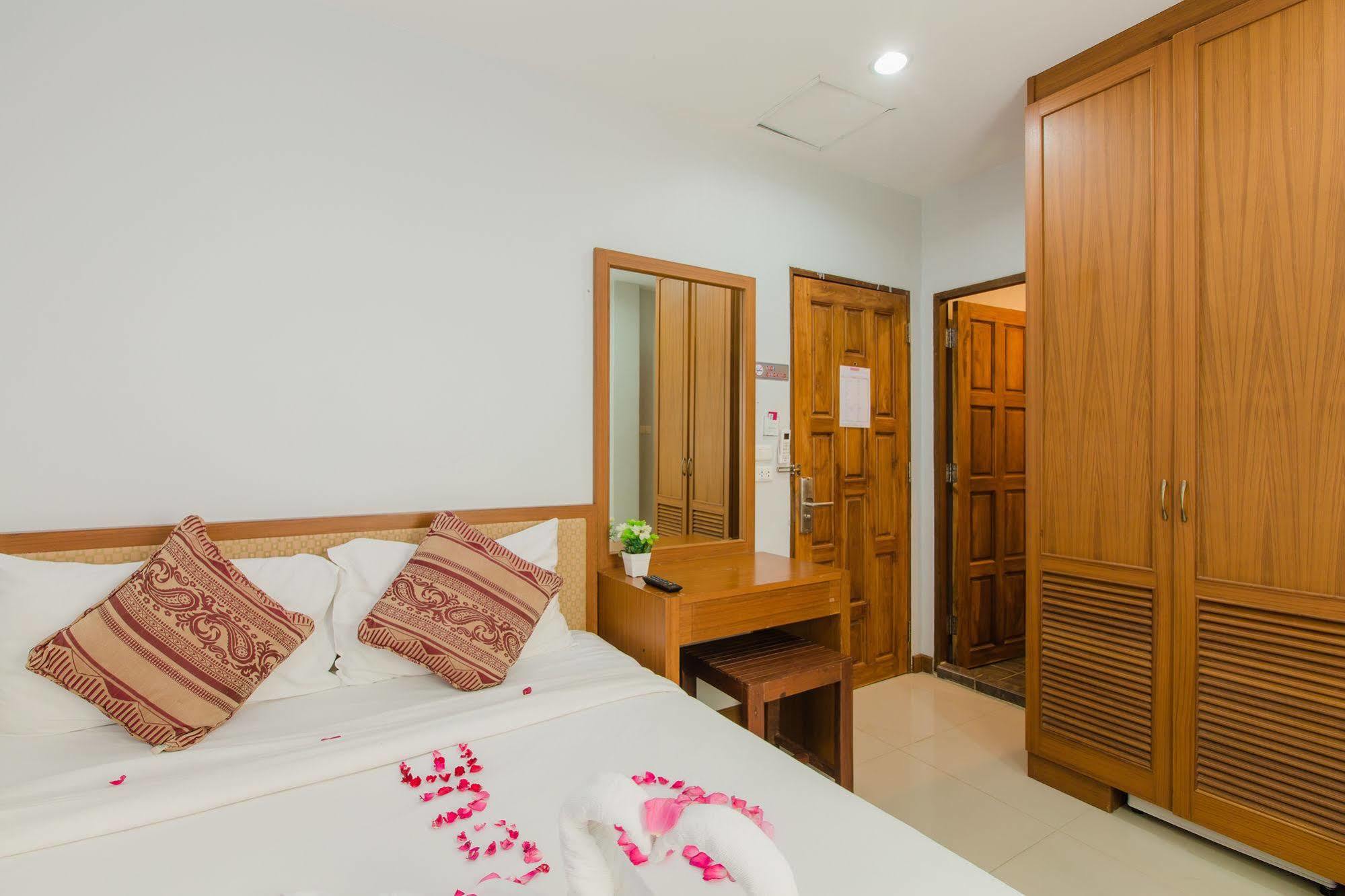 Hip Yaya Residences 2*