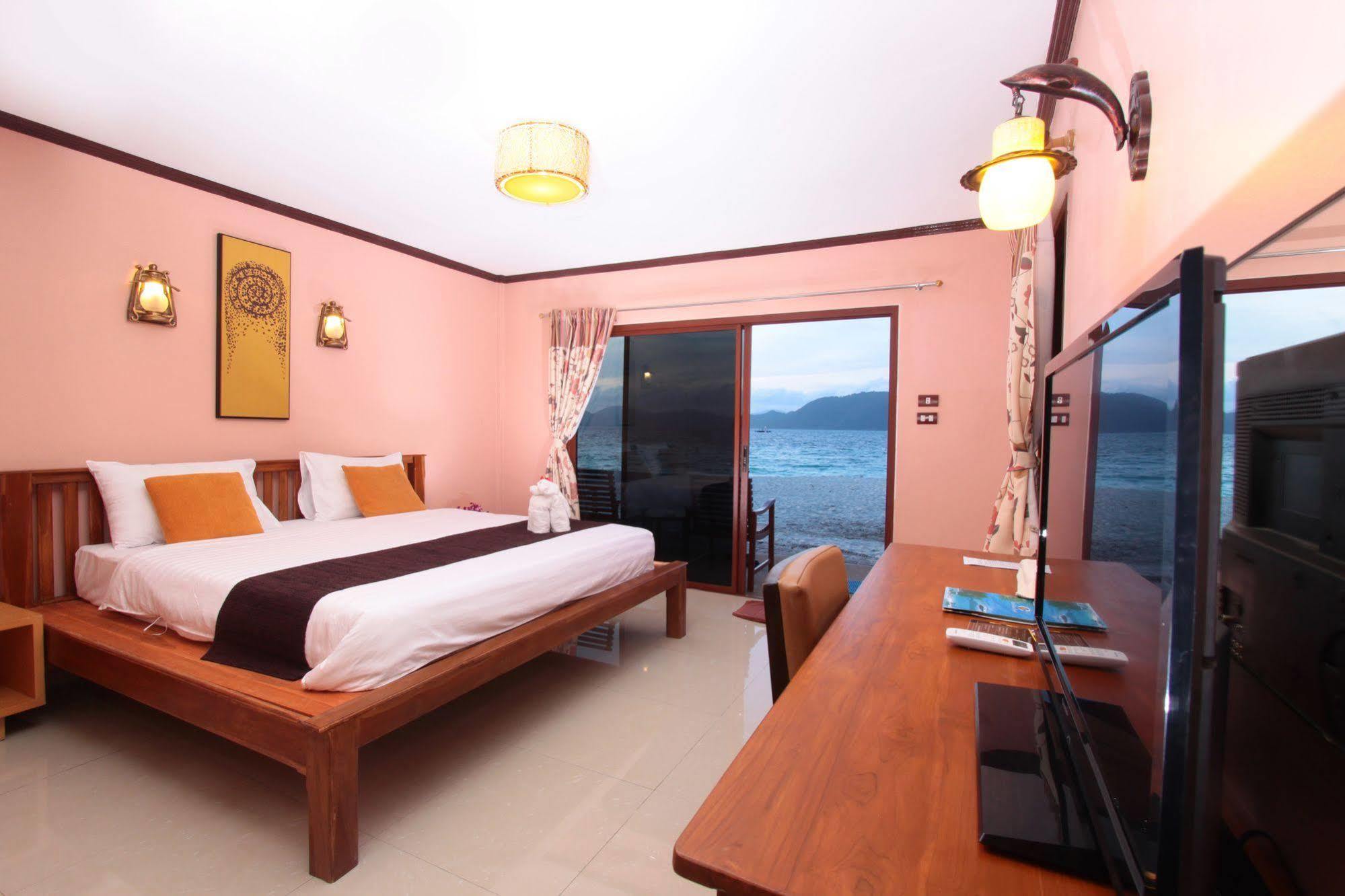 Resort Coral Island
