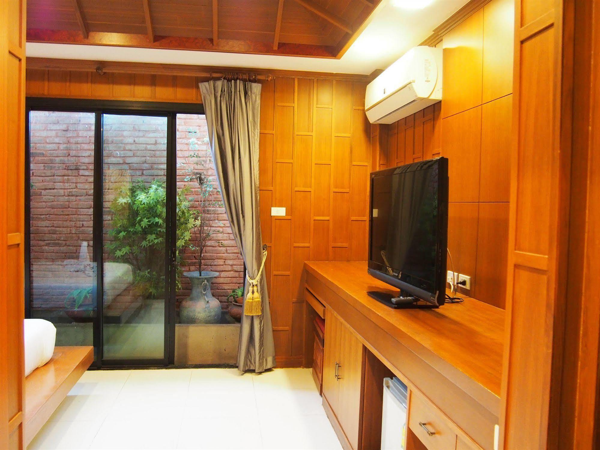 Renoir Boutique Hotel 3*