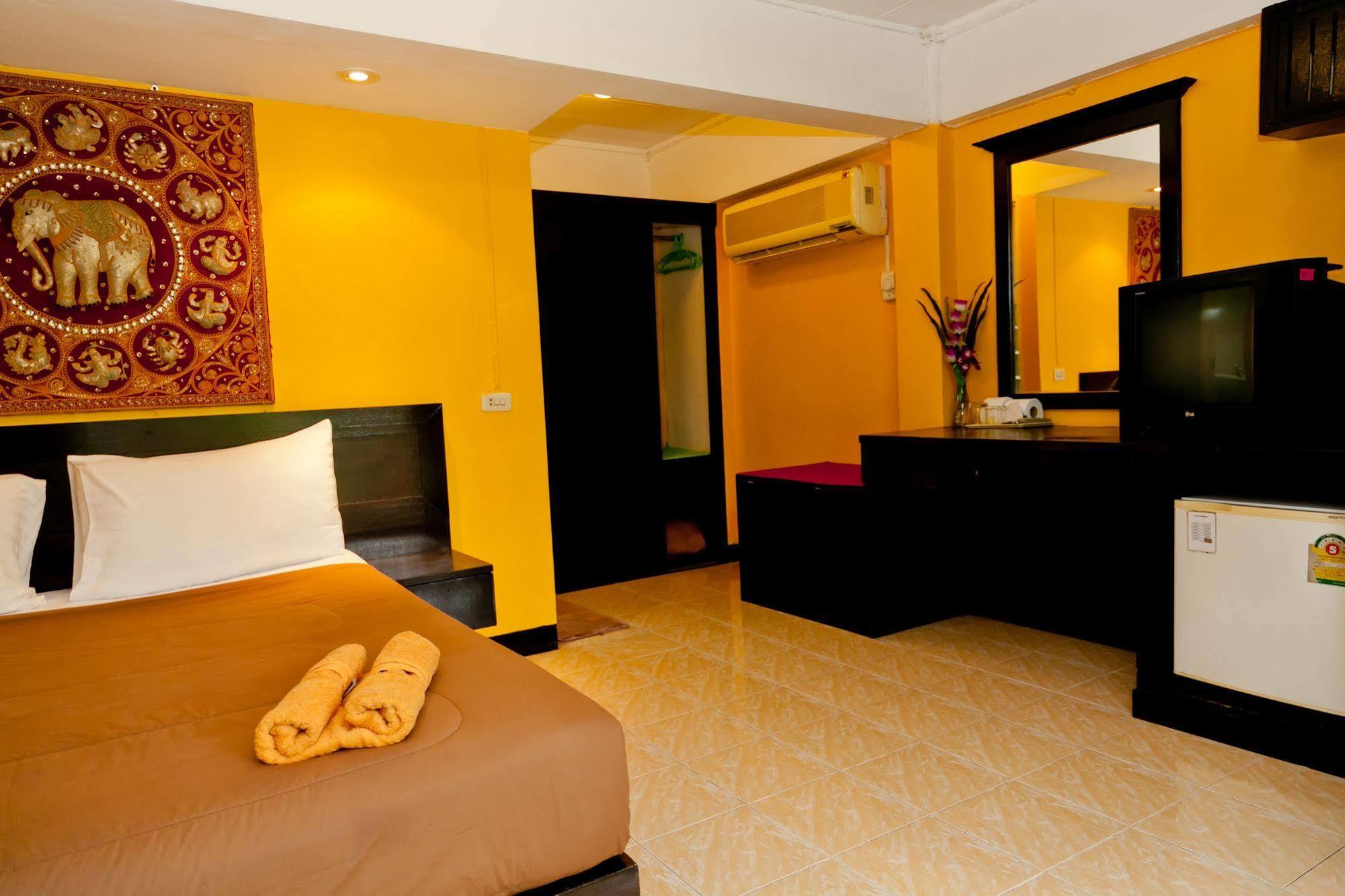 Resort Fullmoon Beach Karon