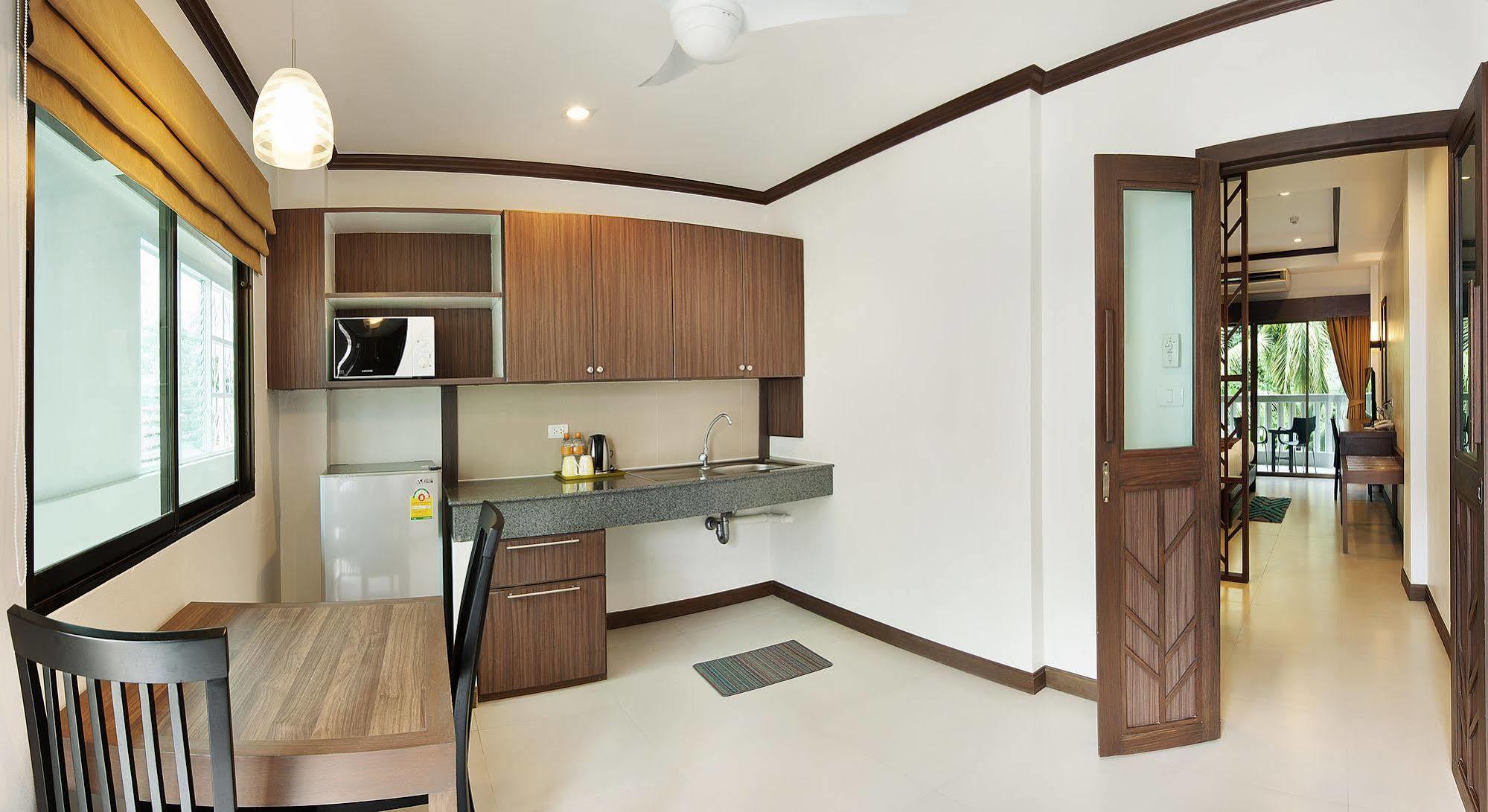 Aparthotel Ratana Hill 3*