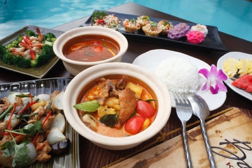 Bamboo House Phuket 3*