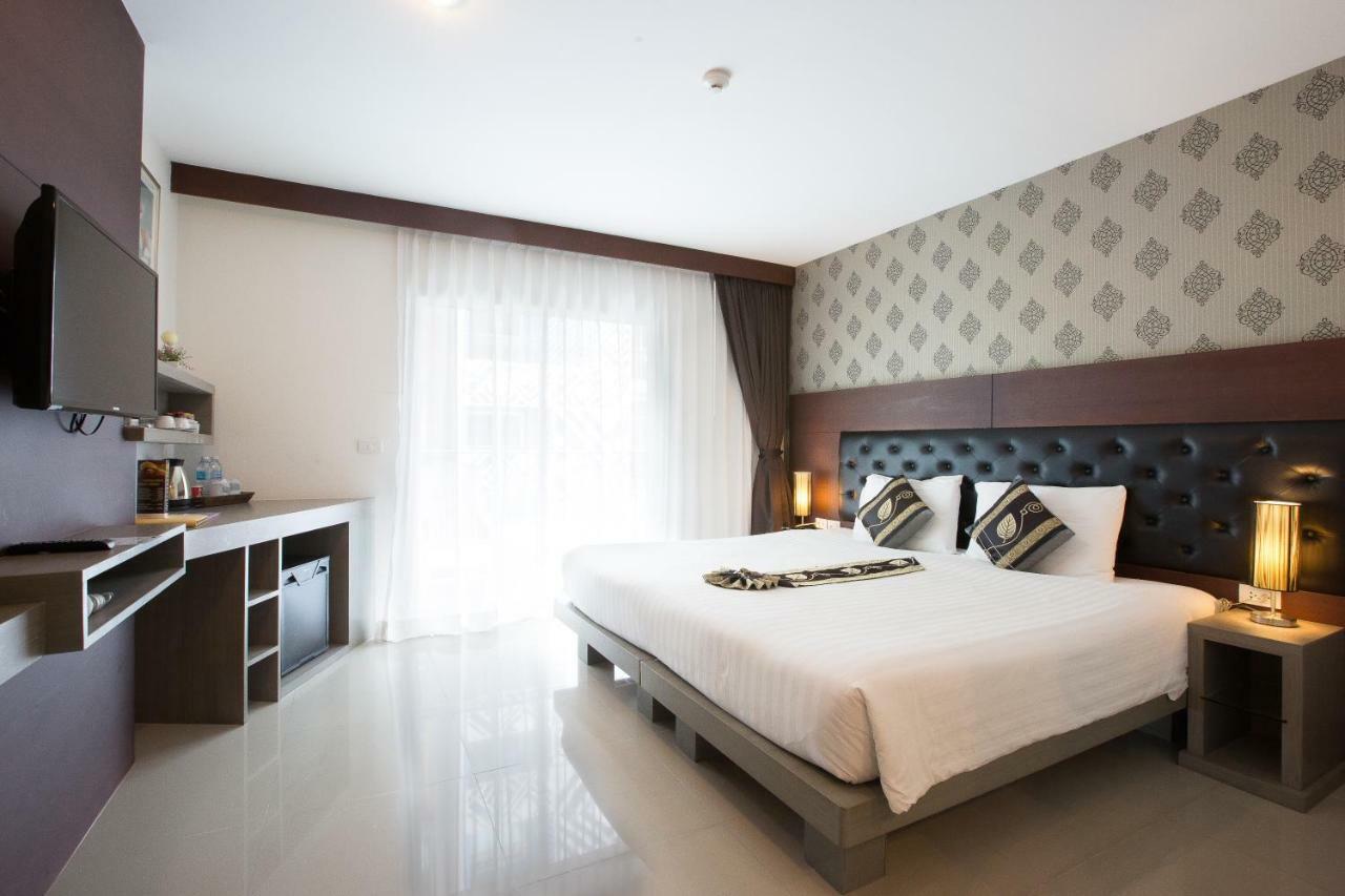 Hotel Hemingways Silk Patong