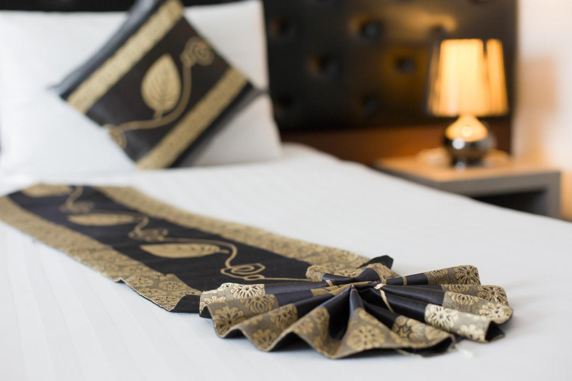 Hemingways Silk Hotel 3*