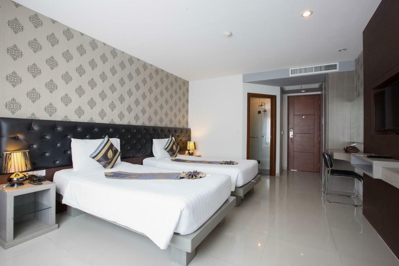 Hotel Hemingways Silk