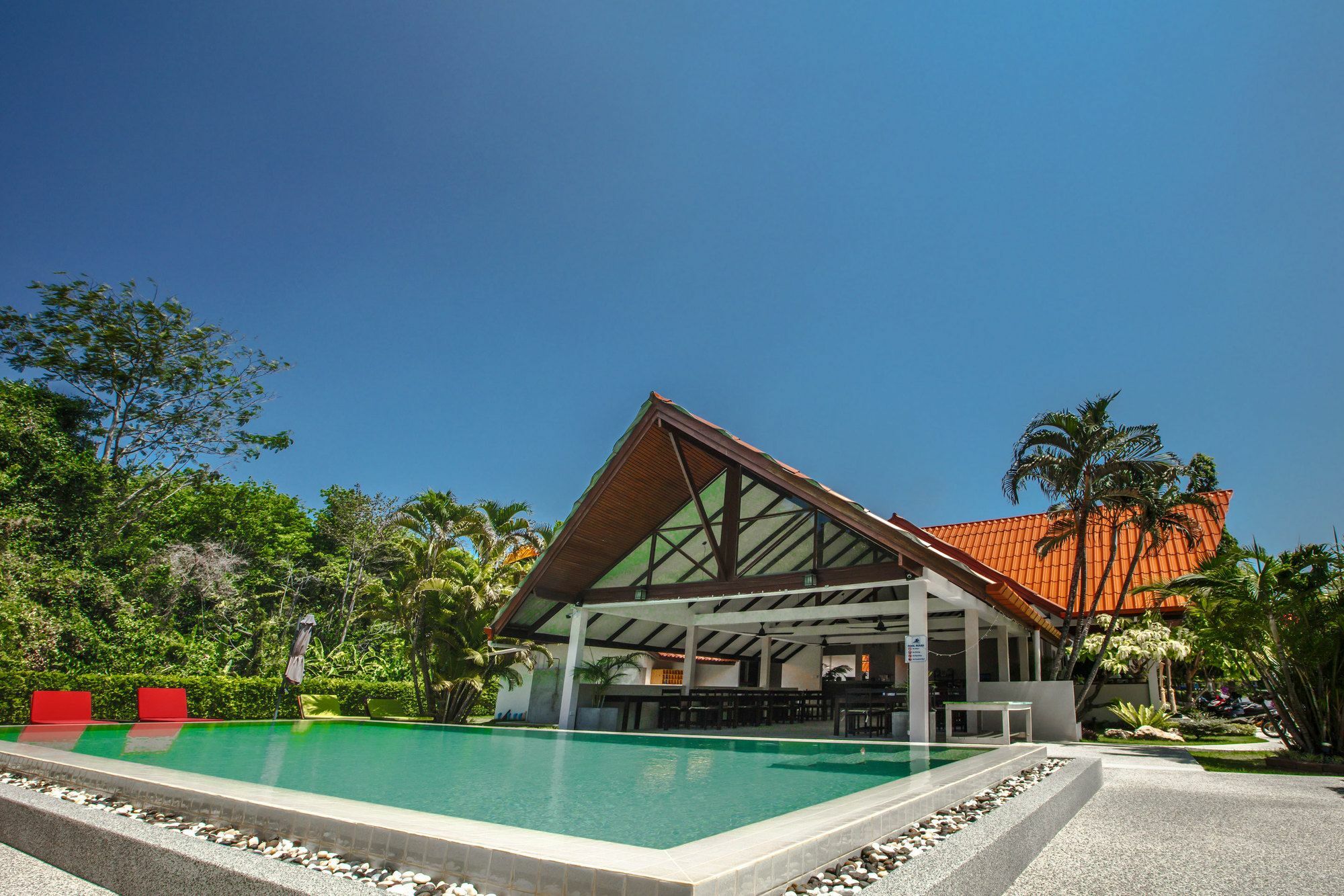 Hotel Naiharn - Sha Extra