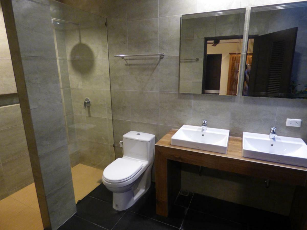 Baiyok Seaview And Edge Pool Pousada