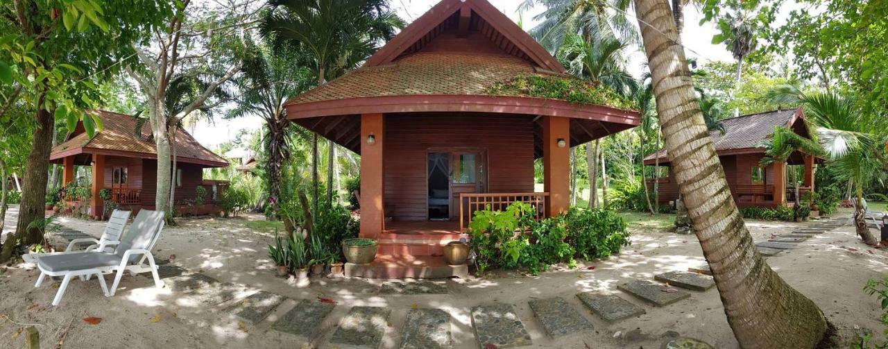 Resort Baan Mai Beachfront Lone Island