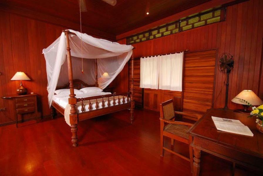 Resort Baan Mai Beachfront Lone Island
