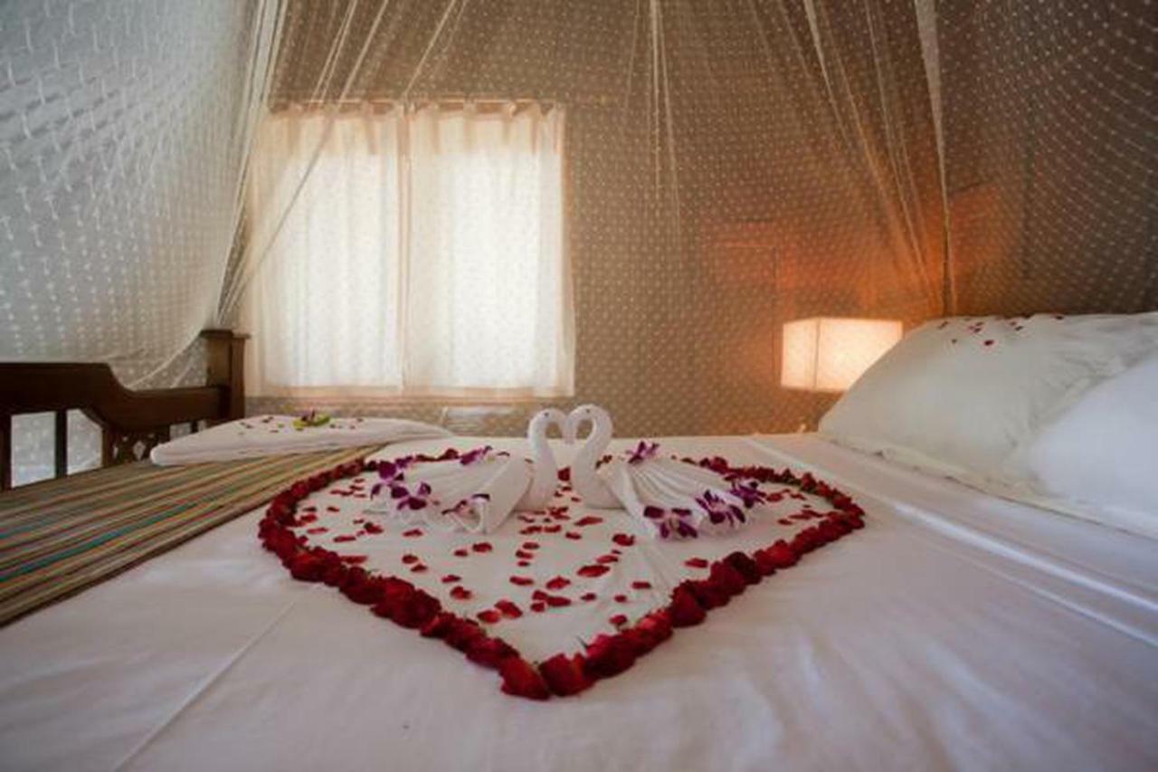 Baan Mai Beachfront Lone Island 4*