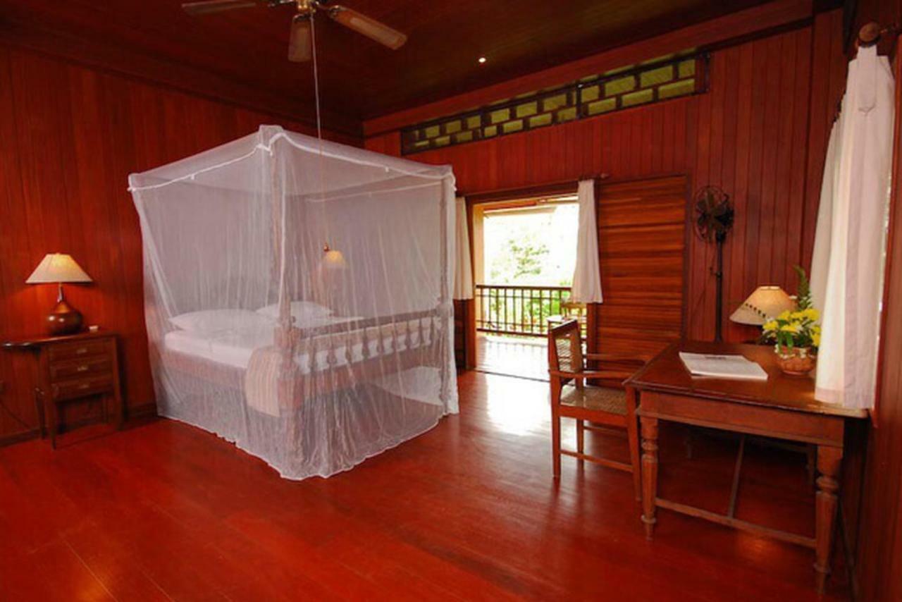 Baan Mai Beachfront Lone Island 4*