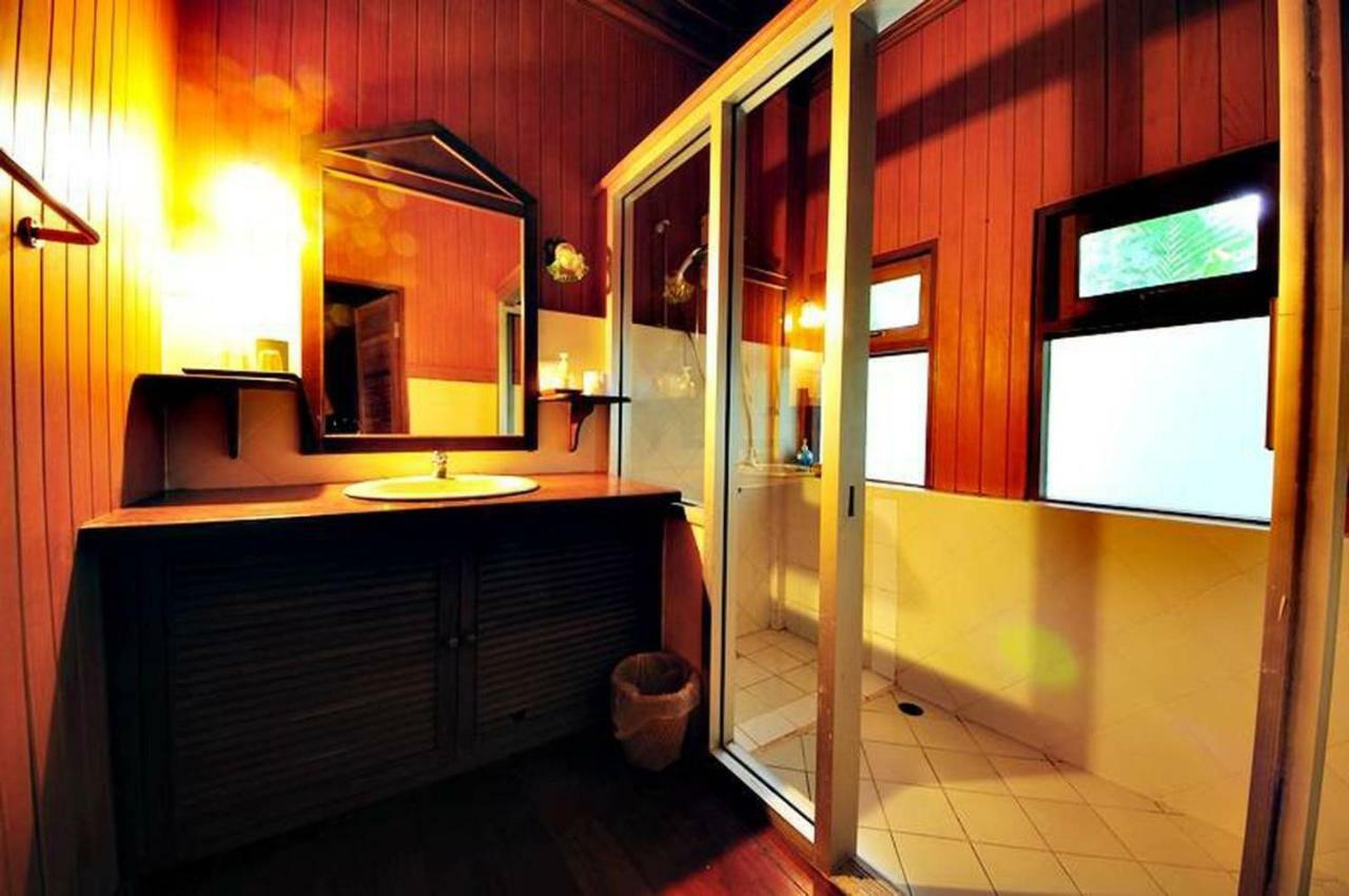 Resort Baan Mai Beachfront Lone Island