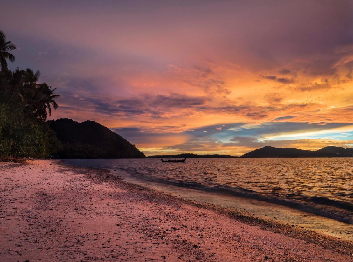 Baan Mai Beachfront Lone Island 4* Phuket