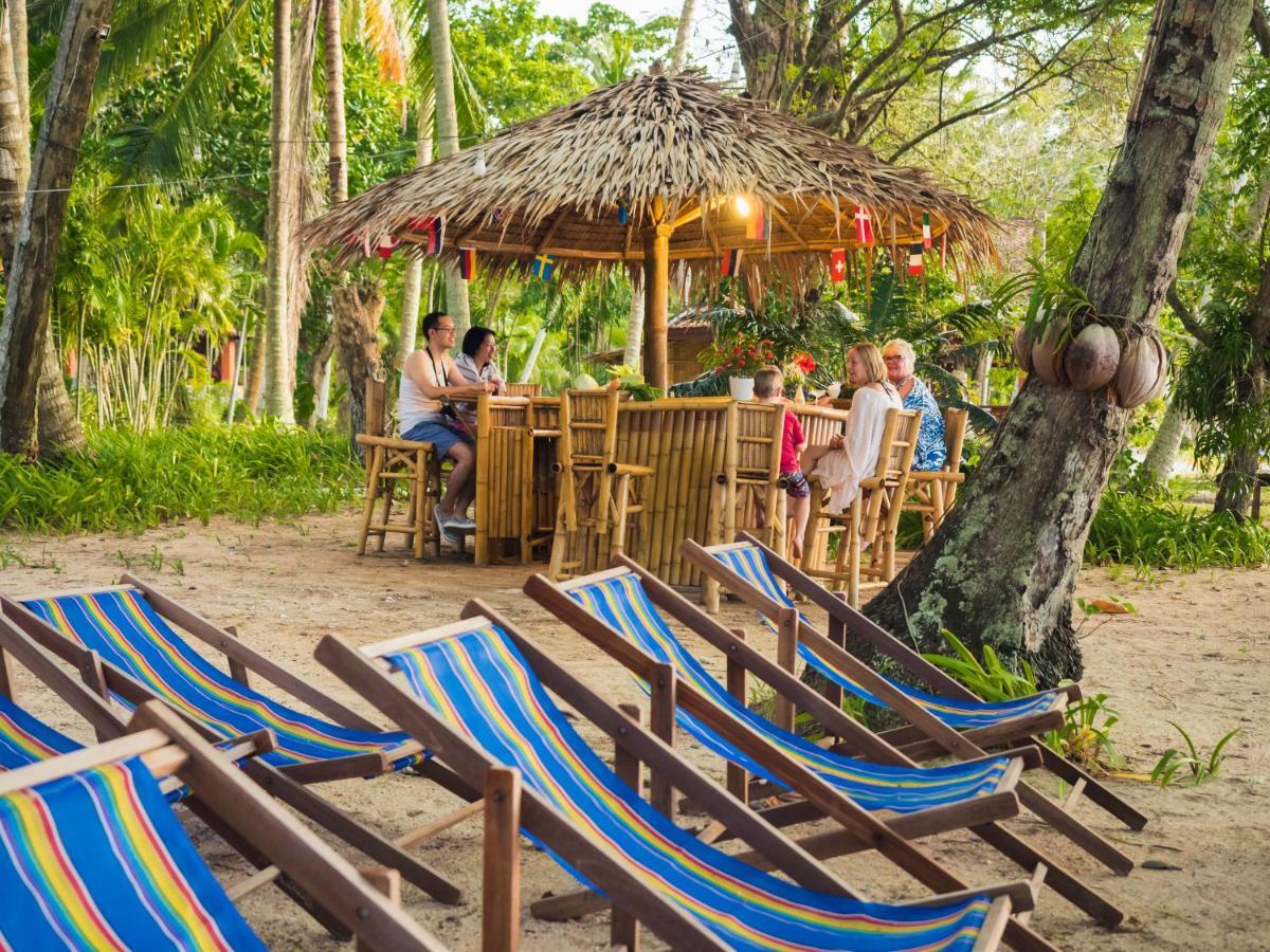 Baan Mai Beachfront Lone Island 4*