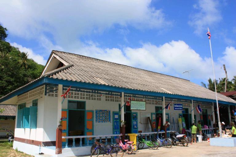 Baan Mai Beachfront Lone Island 4*