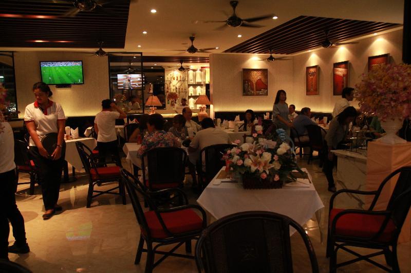 Hotel Hemingways Silk Patong