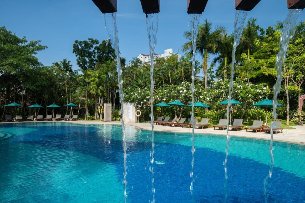 Resort Deevana &