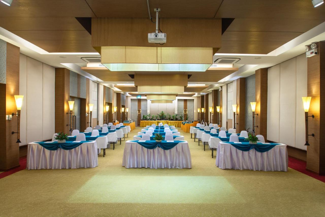 Peach Blossom & Pool - Sha Hotel 4*