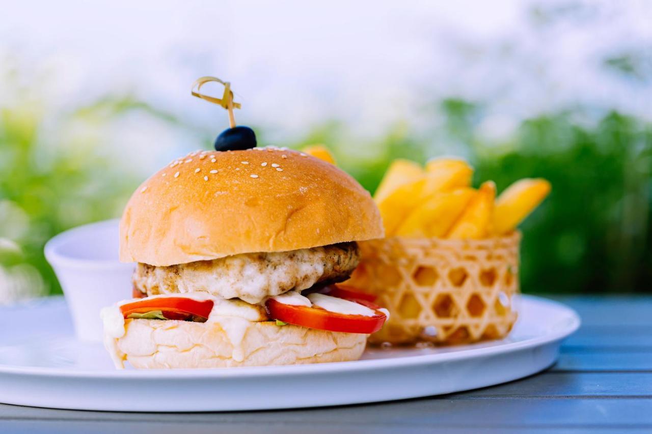 Hotel Clover Phuket - Sha