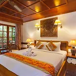 Tropica Bungalow Beach Hotel