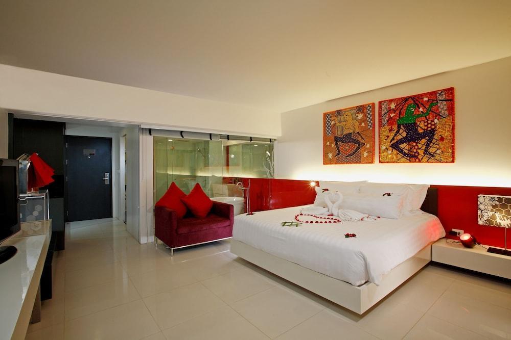 B - Lay Tong Hotel
