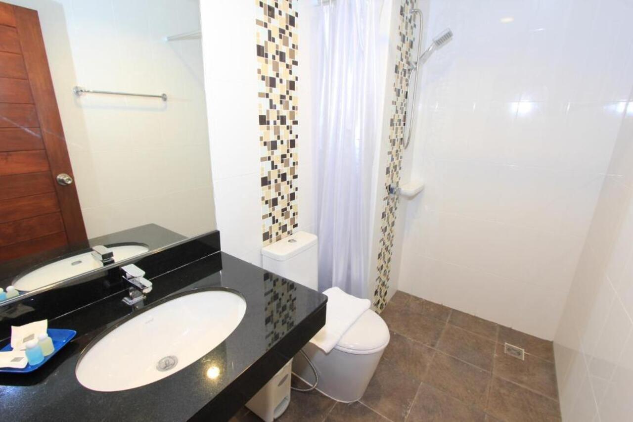 Hotel The Crystal Patong