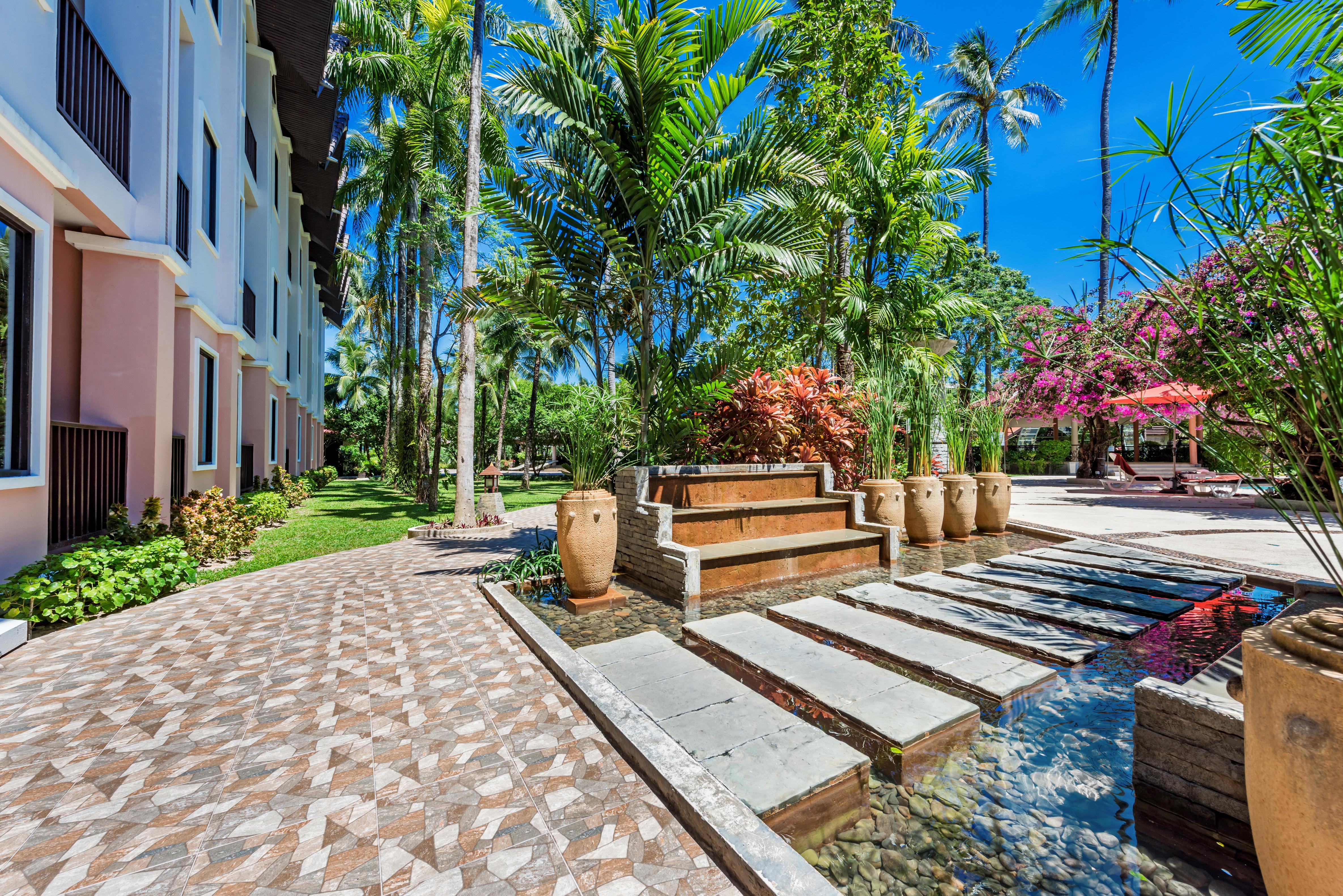 Duangjitt And - Sha Resort Patong