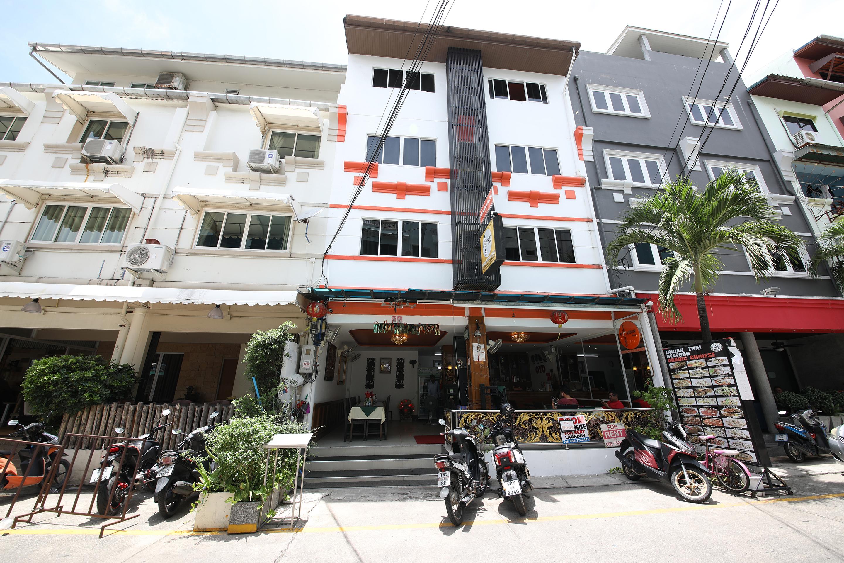 Oyo 126 Station House Hotel Patong