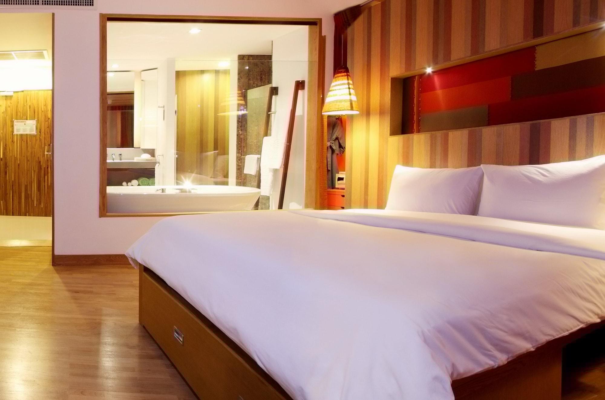 Patong Beach Hotel 4*