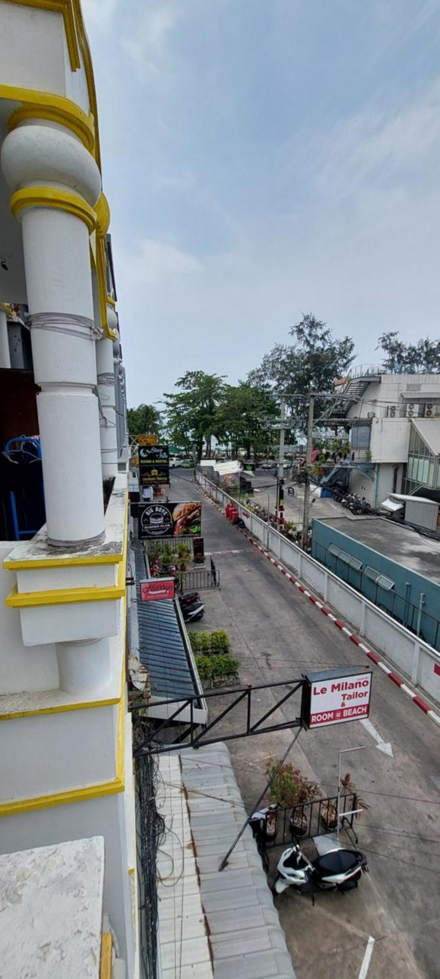 Cafe De Paris Guest house