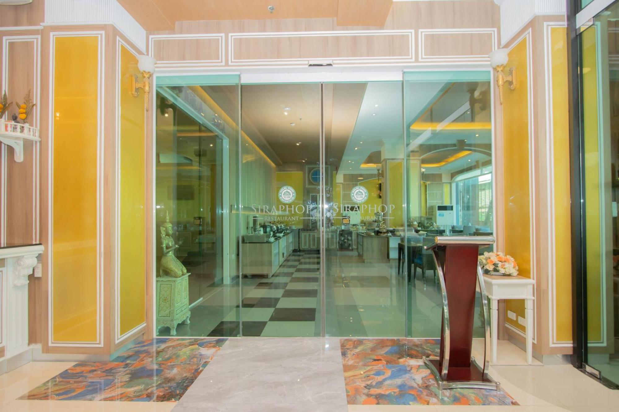 Sira Grande & Hotel 4*