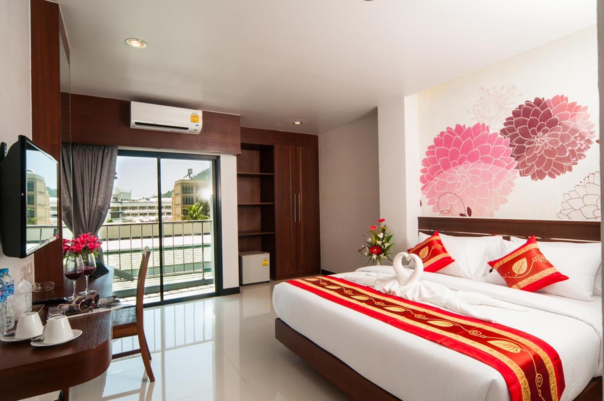 Hotel The Crystal 3*